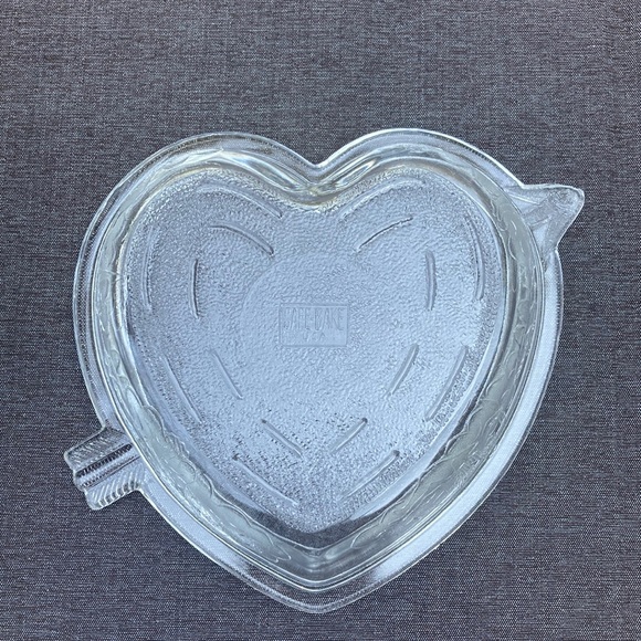 Vintage Safe Bake Valentines Heart Shaped Baking Dish - Picture 3 of 7